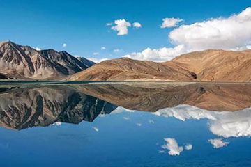 Chandigarh to Leh Taxi Service